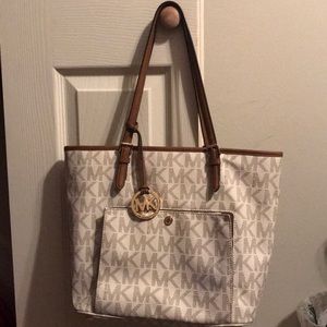 Micheal Kors Purse